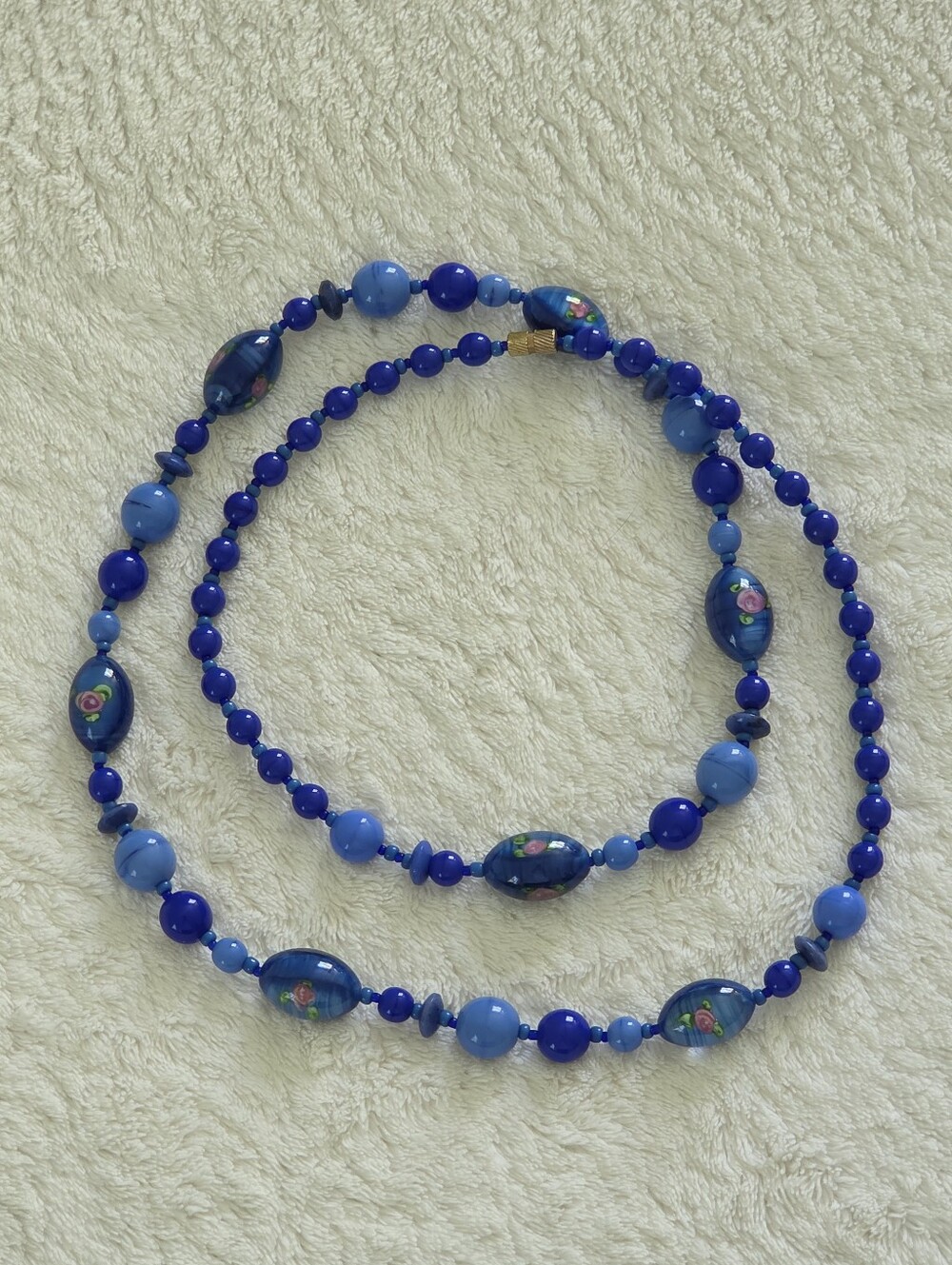 Vintage!!! Women's Blue Glass Bead Necklace with Floral Accents